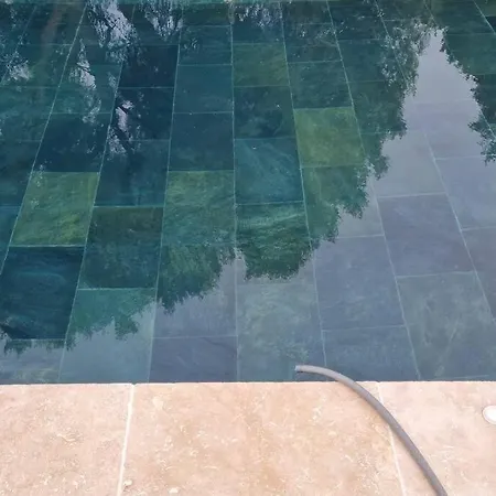 Loc 2 A 4 Pers Chu Nimes